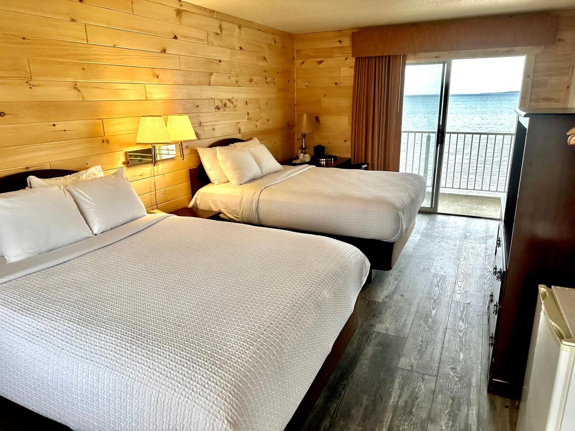 Bridgeview Motel Mackinaw City Exteriör bild
