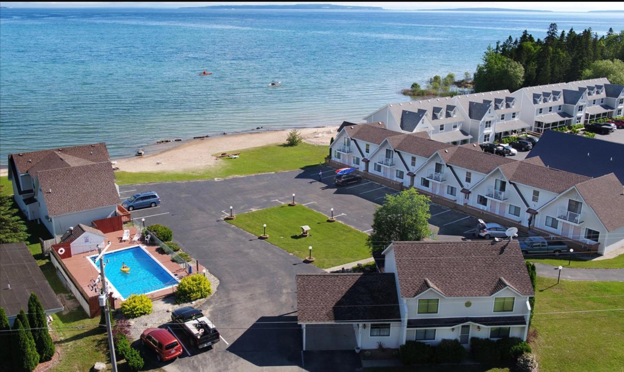 Bridgeview Motel Mackinaw City Exteriör bild