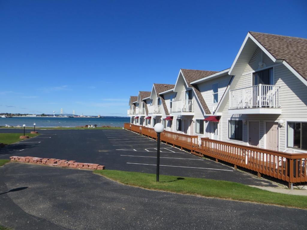 Bridgeview Motel Mackinaw City Exteriör bild