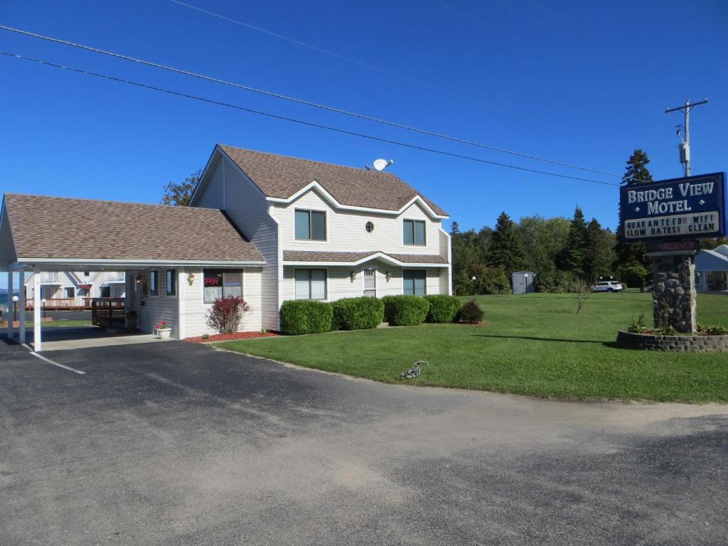 Bridgeview Motel Mackinaw City Exteriör bild
