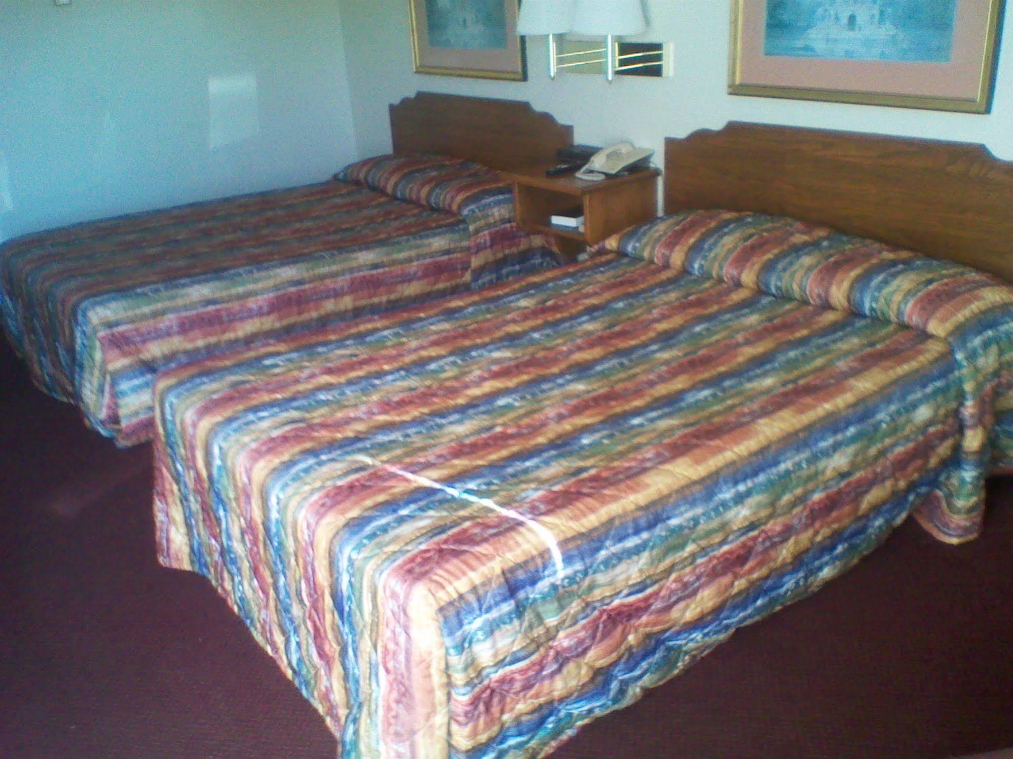 Bridgeview Motel Mackinaw City Exteriör bild